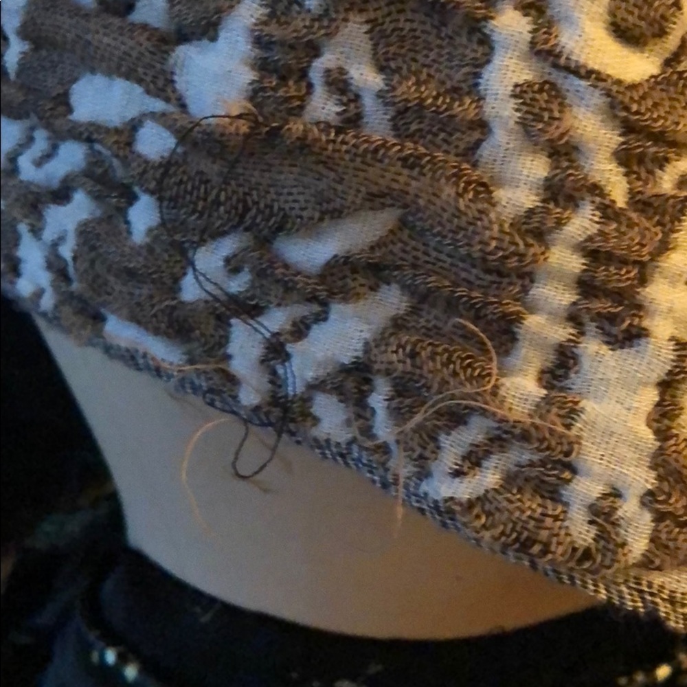 Wide Scarf - Picture 4 of 5